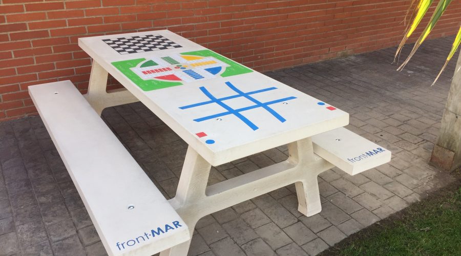 Mesa_juegos_multiples_hormigon_precal_adaptada_tipo_picnic_4 copia